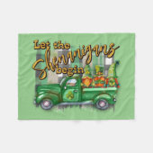 St. Patrick's Day Gnomes in Truck Shenanigans Fleecedecke (Vorderseite (Horizontal))