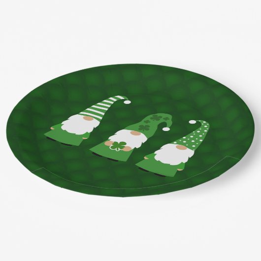 St Patricks Day Gnomes Pappteller (Schrägansicht)