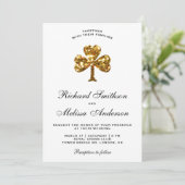 St. Patrick's Day Gold Clover Wedding Einladung (Stehend Vorderseite)