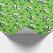 St Patrick's Day Green Beer Pattern Geschenkpapier (Ecke)
