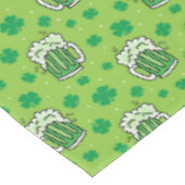 St Patrick's Day Green Beer Pattern Tischdecke (Schrägansicht)