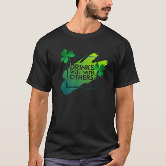 St Patrick's Day Green Clover Leaf Glücksgetränk T-Shirt (Vorderseite)