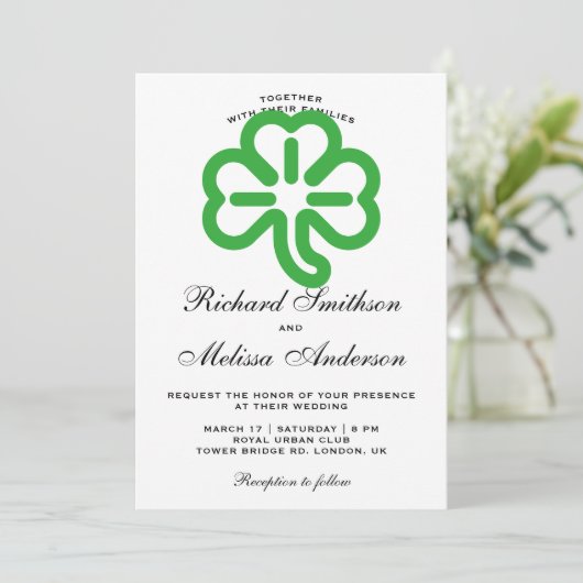 St. Patrick's Day Green Clover Wedding Einladung (Stehend Vorderseite)