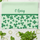 St. Patrick's Day Green Kleeblatt Mit Monogramm Geschirrtuch (Gefaltet)