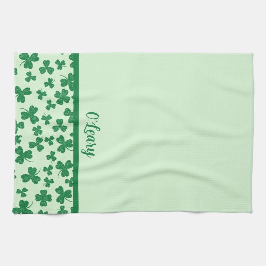 St. Patrick's Day Green Kleeblatt Mit Monogramm Geschirrtuch (Horizontal)