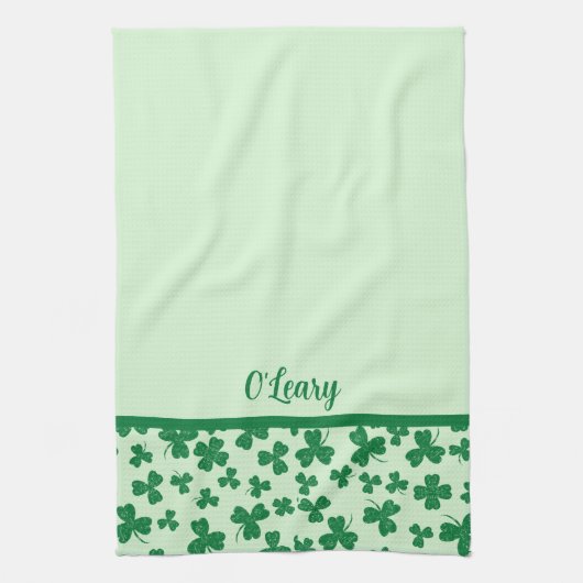 St. Patrick's Day Green Kleeblatt Mit Monogramm Geschirrtuch (Vertikal)