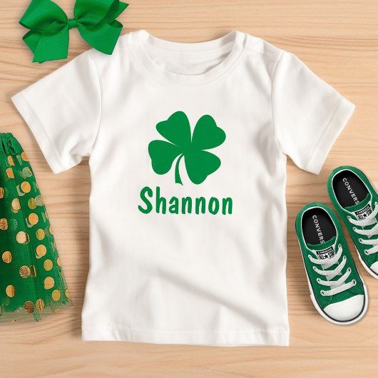 St. Patrick's Day Green Kleeblatt Personalisierter Baby T-shirt