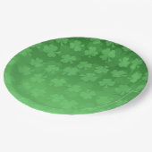 St. Patrick's Day Green Kleeblatts ombre pattern Pappteller (Schrägansicht)