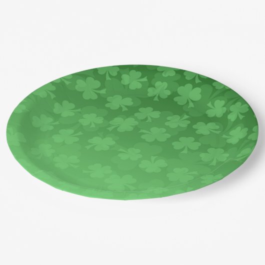 St. Patrick's Day Green Kleeblatts ombre pattern Pappteller (Schrägansicht)