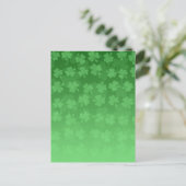 St. Patrick's Day Green Kleeblatts ombre pattern Postkarte (Stehend Vorderseite)