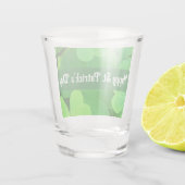 St. Patrick's Day Green Shamrocks and Clovers      Schnapsglas (Rückseite)