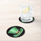 St Patrick's Day Green Top Hat auf Black Runder Pappuntersetzer (Vor Ort)