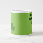 St. Patrick's Day, Grüne Clovers, Lucky Clovers Jumbo-Tasse (Vorderseite)
