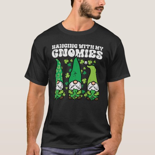 St Patricks Day Hanging With Gnomies Gnomes Men Wo T-Shirt (Vorderseite)