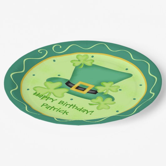 St. Patrick's Day Happy Birthday Name Personalisie Pappteller (Schrägansicht)