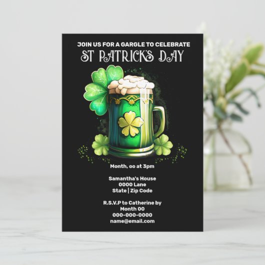 St Patrick's Day Irish Bierleder mit Kleeblatt Einladung (Stehend Vorderseite)