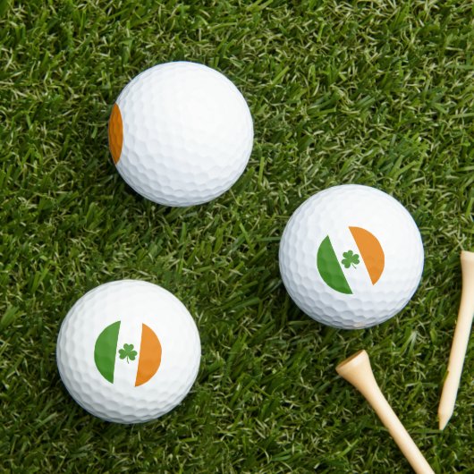 St Patrick's Day Irish Flag mit Kleeblatt Clover Golfball (Insitu Gras)