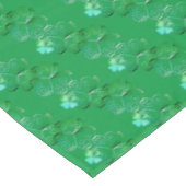 St. Patrick's Day Kleeblatt Curly Green Tischdecke (Schrägansicht)