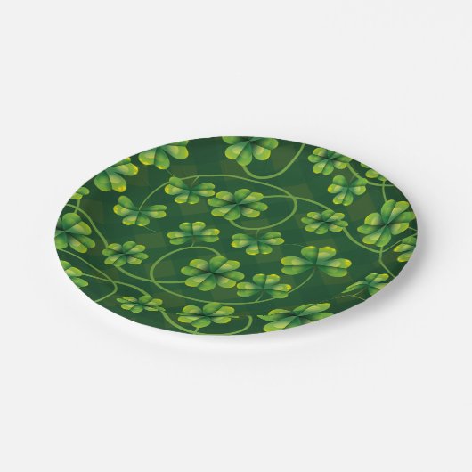 St. Patrick's Day Kleeblatt Kariert Pappteller (Schrägansicht)