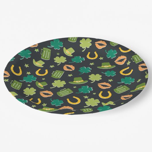St. Patrick's Day Kleeblatt Pattern Pappteller (Schrägansicht)