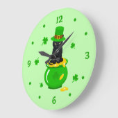 St. Patrick's Day Kleeblatt Pot of Gold Black Cat Große Wanduhr (Winkel)