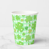 St Patrick's Day Kleeblatts und Gingham Pattern Pappbecher (Rückseite)