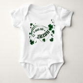 St Patricks Day Kleeblatts Wee Bit Irish Säuglinge Baby Strampler (Vorderseite)