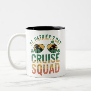 St. Patricks Day Kreuzfahrt-Team Lustige Familie P Zweifarbige Tasse