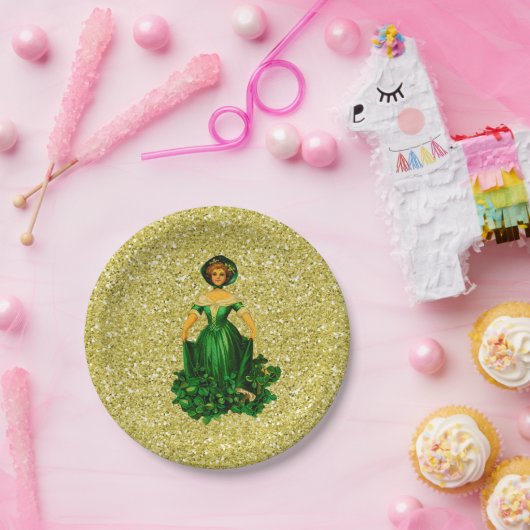 St Patricks Day Lady Green Gown Gold Imitate Glitz Pappteller (Party)