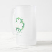 St. Patrick's Day. Lucky Clover Weiße Silhouette. Mattglas Bierglas (Vorderseite Links)