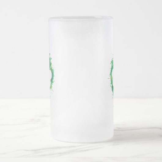 St. Patrick's Day. Lucky Clover Weiße Silhouette. Mattglas Bierglas (Mittel)