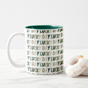 St. Patrick's Day Lucky Day Pattern Zweifarbige Tasse