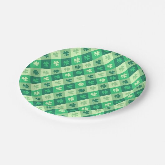 St. Patrick's Day Lucky Green Kleeblatt Clover Pappteller (Schrägansicht)