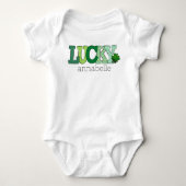 St. Patricks Day Lucky Green Letters Custom Baby Strampler (Vorderseite)