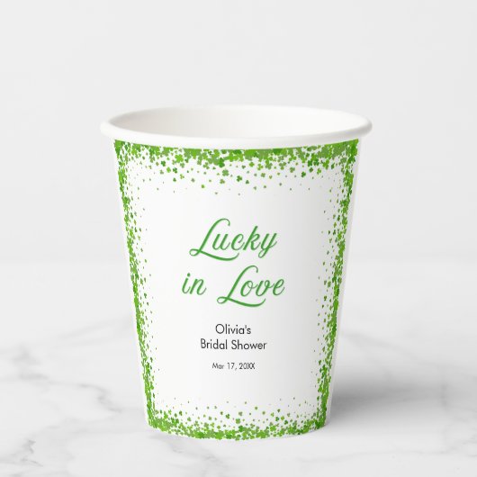 St Patrick's Day Lucky in Love Bridal Shower Pappbecher (Vorderseite)