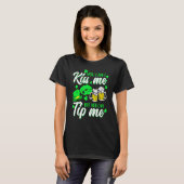 St Patrick's Day Lucky Kleeblatt Waitress Barkeepe T-Shirt (Vorne ganz)