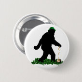 St Patrick's Day Lucky Sasquatch Button (Vorne & Hinten)