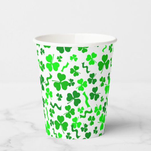 St Patrick's Day Lucky Shamrocks Confetti Pattern Pappbecher (Links)
