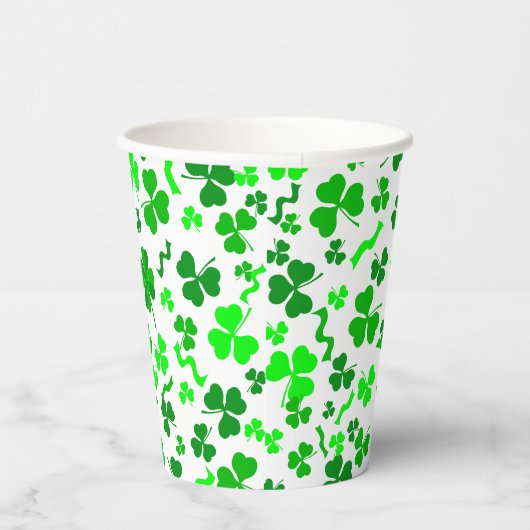 St Patrick's Day Lucky Shamrocks Confetti Pattern Pappbecher (Rechts)