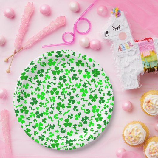 St Patrick's Day Lucky Shamrocks Confetti Pattern Pappteller (Party)