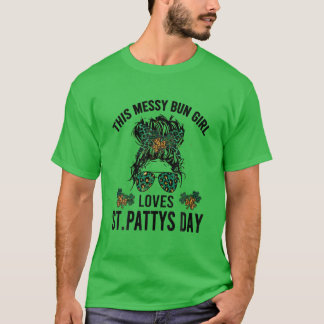 St. Patricks Day Messy Bun - This Girl Lieben St.  T-Shirt