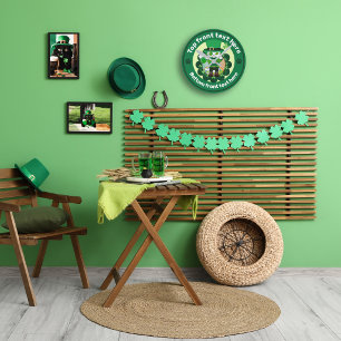St. Patrick's Day mit einer glücklichen einäugigen Runde Wanduhr