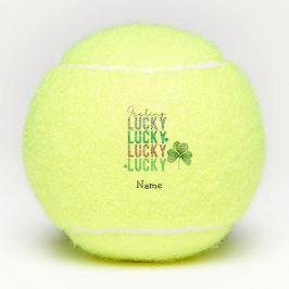 St. Patrick's Day mit glücklichem Kleeblatt für de Tennisbälle