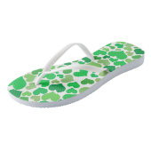 St Patricks Day Niedlich Lucky Green Hearts Patter Badesandalen (Schrägansicht)