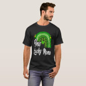 St Patrick's Day One Lucky Mama Leopard Rainbow T-Shirt (Vorne ganz)