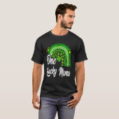 St Patrick's Day One Lucky Mama Leopard Rainbow T-Shirt (Vorne ganz)