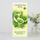 ST.PATRICK'S DAY PARTY MOON LADY MIT KLEEBLÄTTERN EINLADUNG (Stehend Vorderseite)