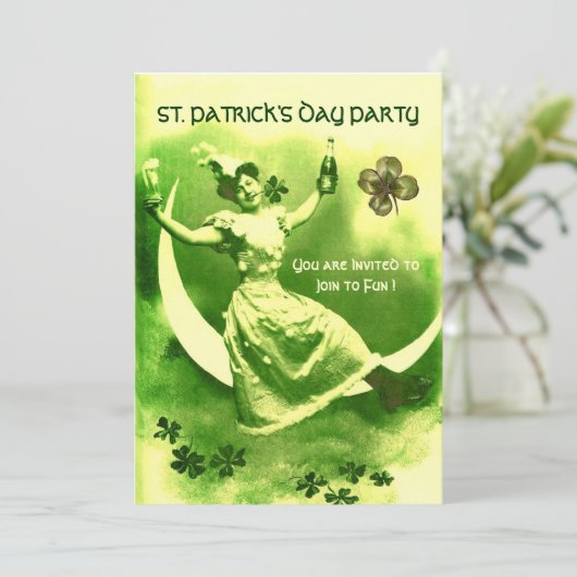 ST.PATRICK'S DAY PARTY MOON LADY MIT KLEEBLÄTTERN EINLADUNG (Stehend Vorderseite)