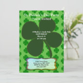 St. Patrick's Day Party Vierblättriges Kleeblatt & Einladung (Stehend Vorderseite)