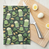 St Patricks Day Pattern Dark Green Cheers Shamrock Geschirrtuch (Viertel Falte)